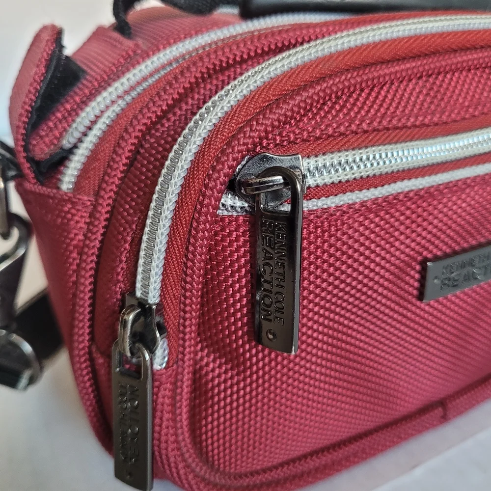KENNETH COLE REACTION VTG Cross body Camera Case Bag Red Y2k